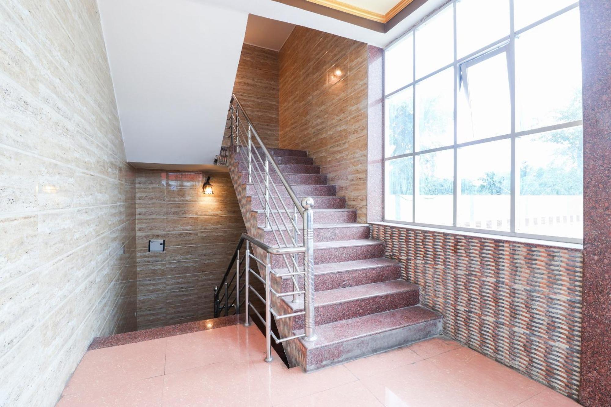 Oyo Hotel Rajendra Khalilabad Extérieur photo